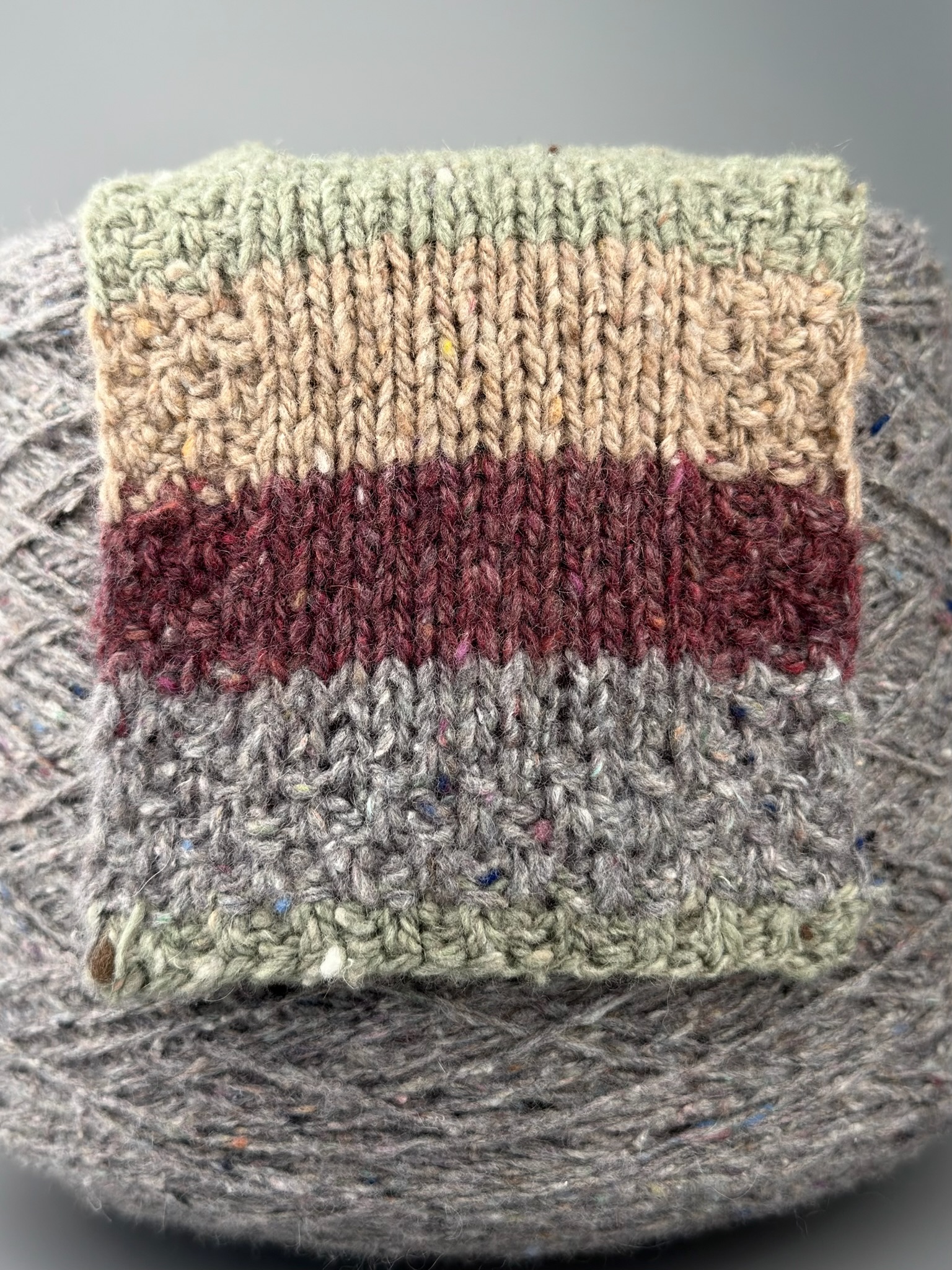 The Royal Collection Tweed Nm 2/6000 aus Kaschmir, Wolle und Seide col. Grau Mélange foto 3